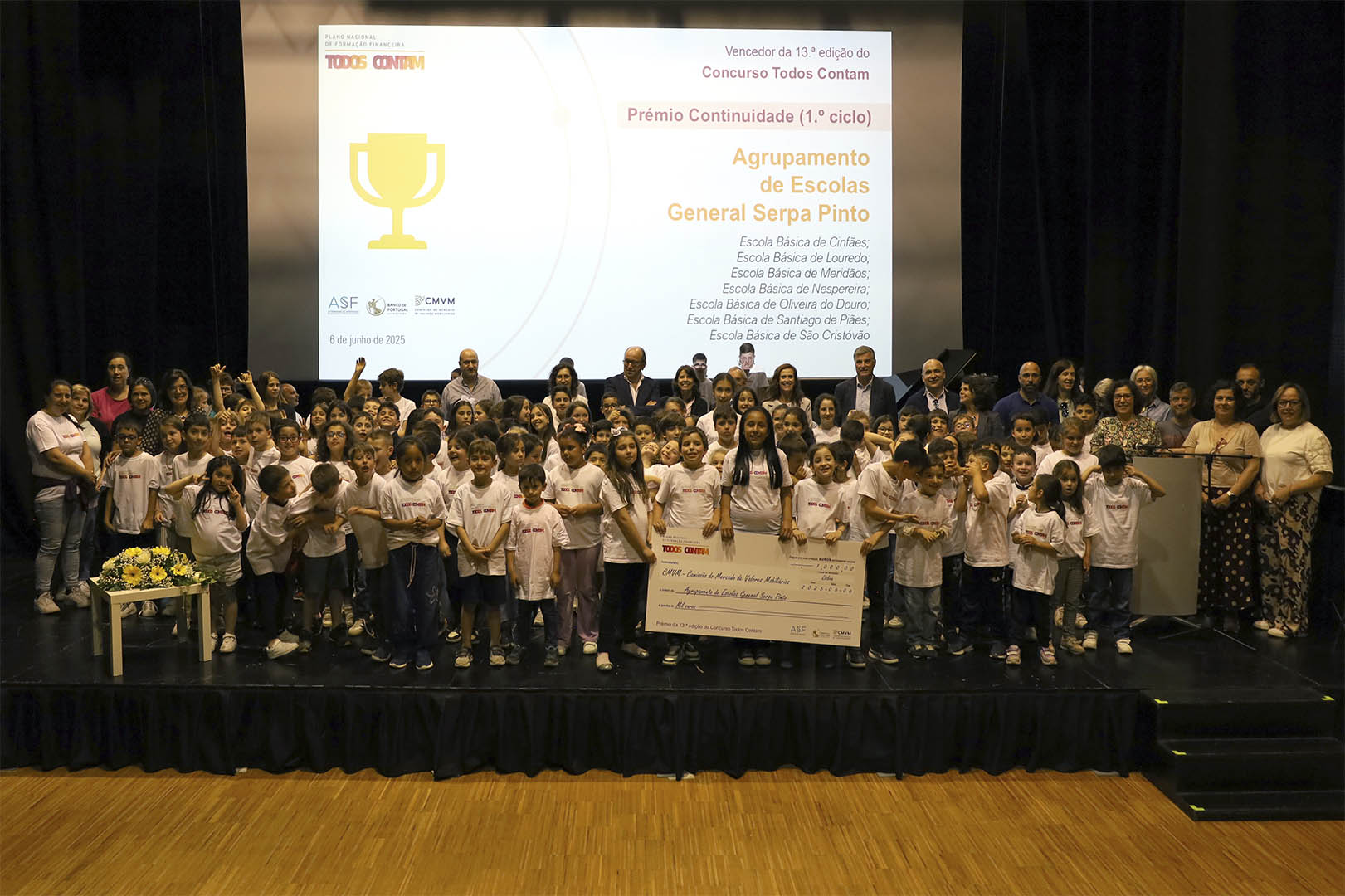 Sessão de entrega do Prémio "Todos Contam" no Agrupamento de Escolas General Serpa Pinto