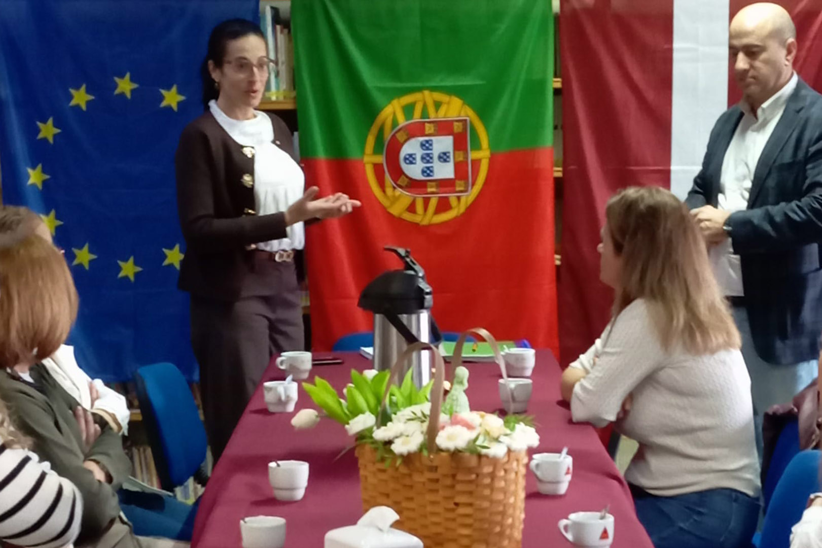 Novos Começos com Sentido – A Escola que Acolhe, Escuta e Caminha em Família