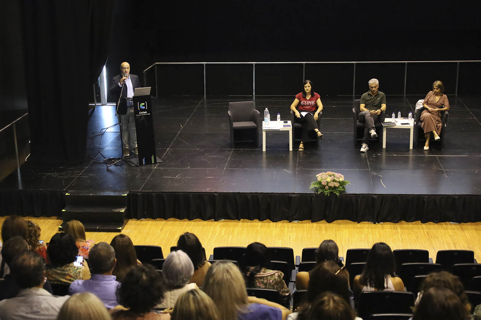 Caros Pais, Encarregados de Educação e Alunos,