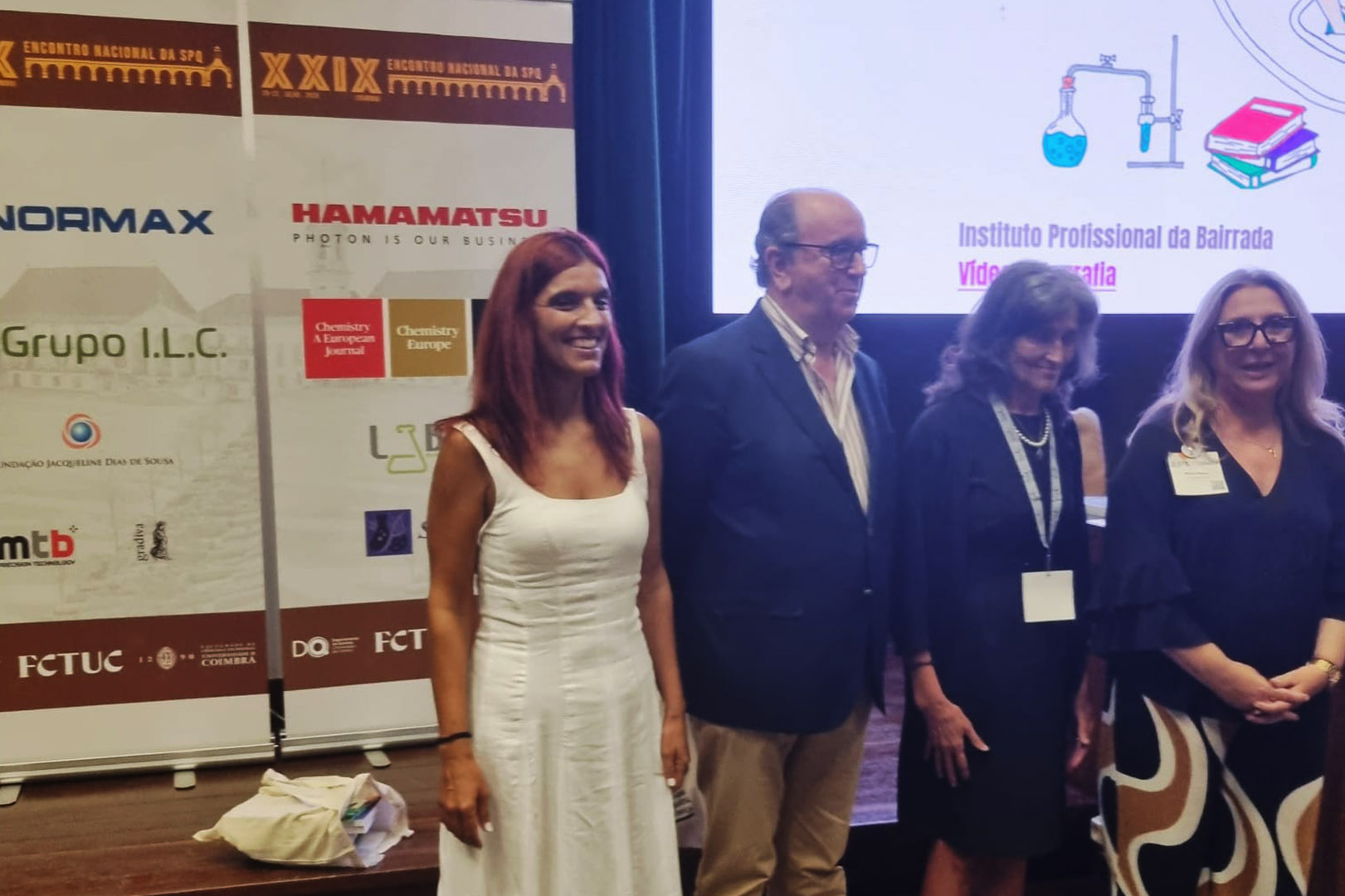 Entrega de prémio pela participação no concurso promovido pela Sociedade Portuguesa de Química