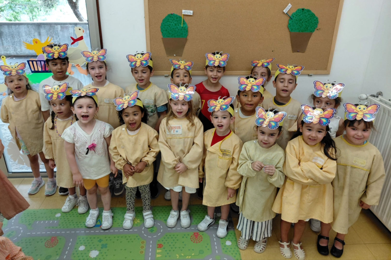 Pequenos Insetos, Grandes Sorrisos: Um Final de Ano Cheio de Magia e Alegria