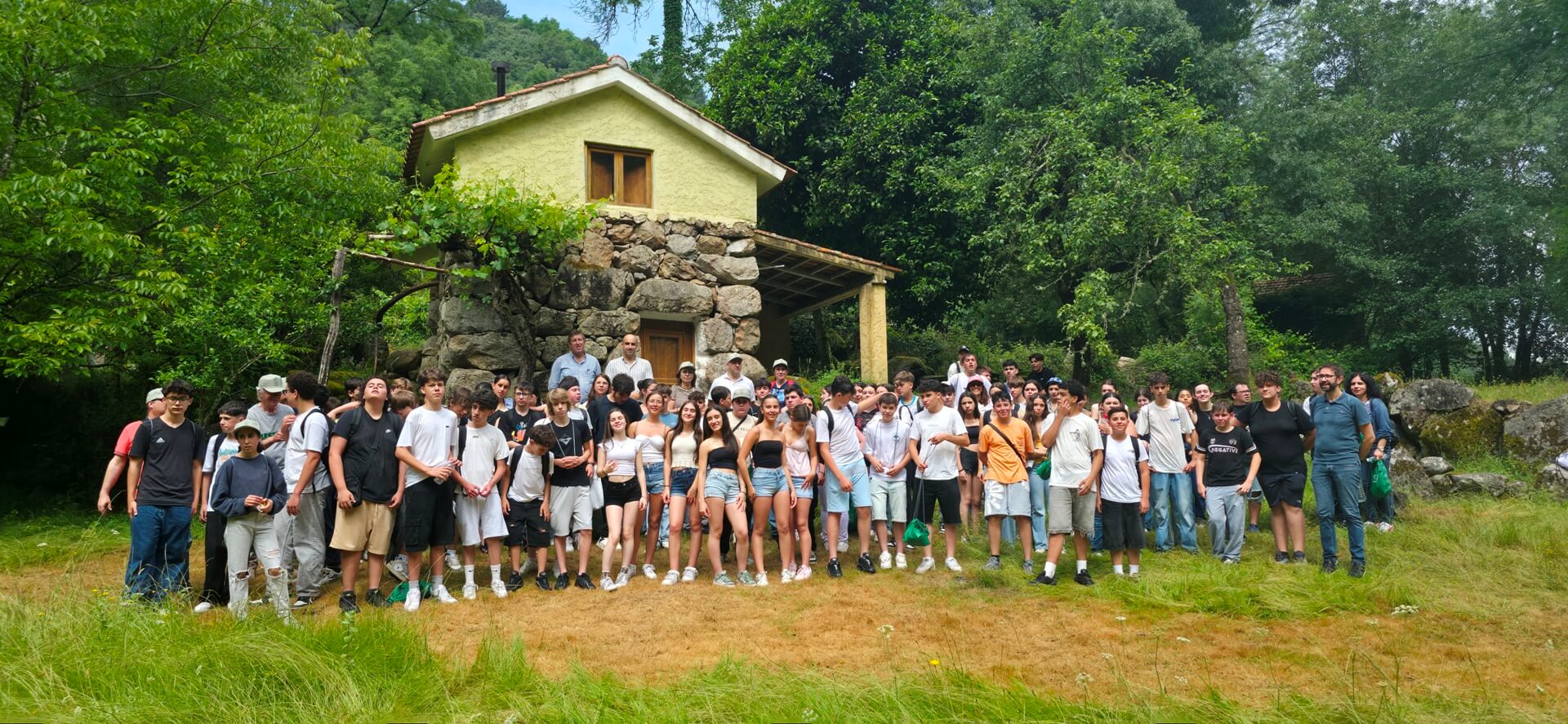 Exploração e Natureza: Caminhada Pedagógica no Vale do Bestança