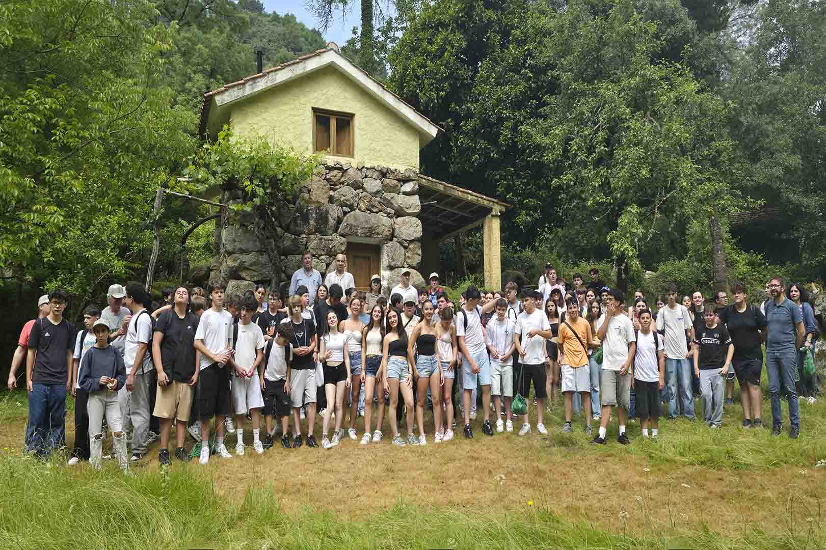 Exploração e Natureza: Caminhada Pedagógica no Vale do Bestança