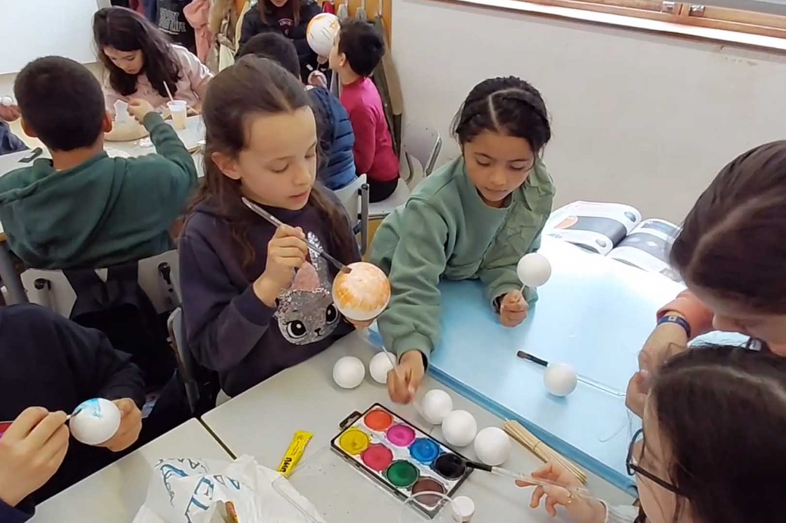À Descoberta do Sistema Solar: Aprender, Criar e Brilhar em Equipa!