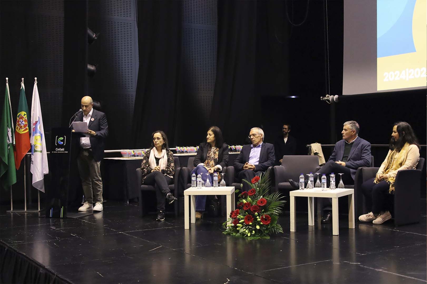 Brilho e Talento: 101 Alunos Recebem Prémios de Mérito!