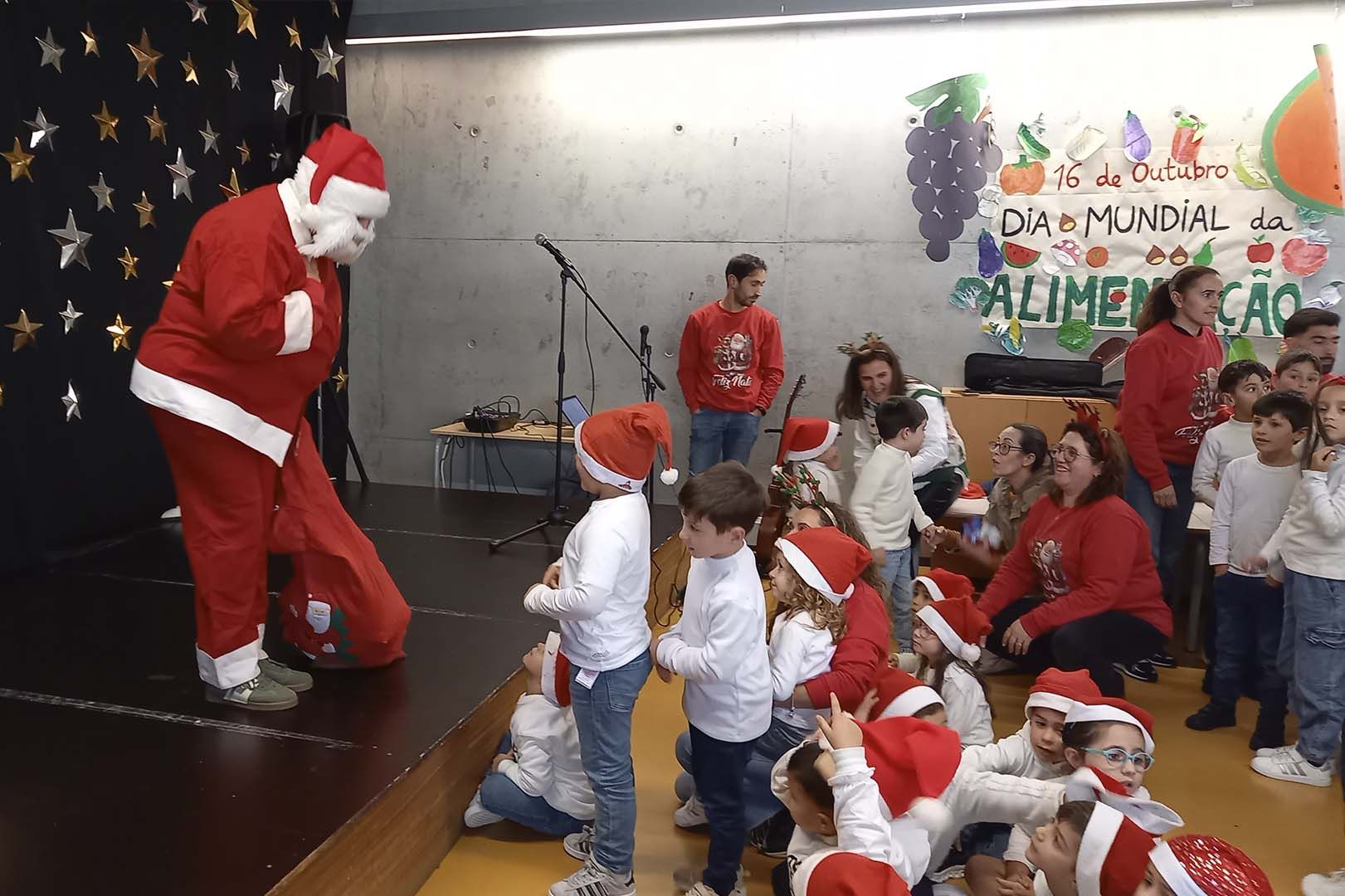 Festa de Natal da Escola de Oliveira do Douro celebra união e espírito natalício